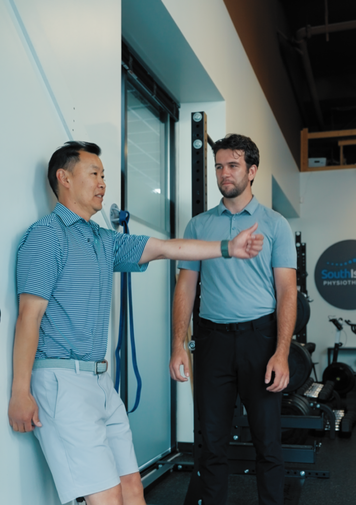 Physiotherapist explaining treatment plan to patient in clinic.